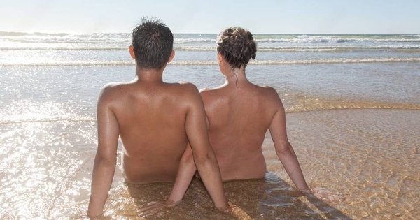 Comment organiser un voyage en camping naturiste en Corse ?