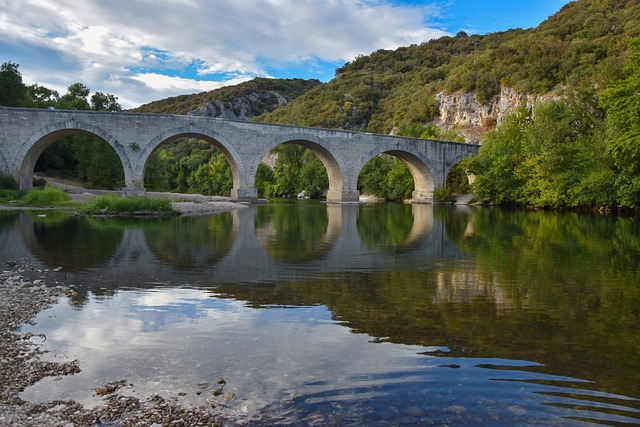 Top 10 des campings incontournables en Occitanie pour des vacances de rêve